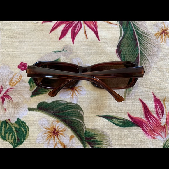 SOLD- Maui Jim Lagoon polarized sunglasses - Picture 11 of 13
